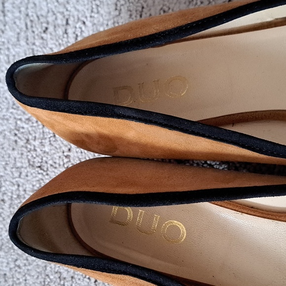 DUO Low Heel Pumps - Picture 7 of 10